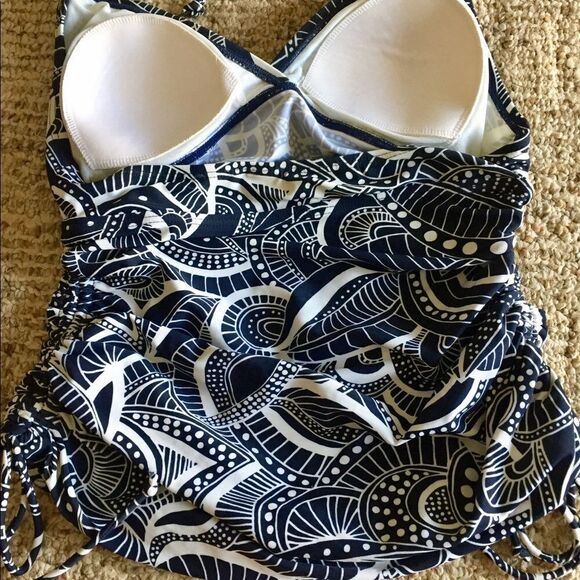 Swimsuit top size 10 by Croft & Barrow - Picture 2 of 2